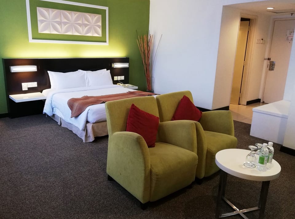 Junior Studio Suite | In-room safe, desk, soundproofing, free WiFi