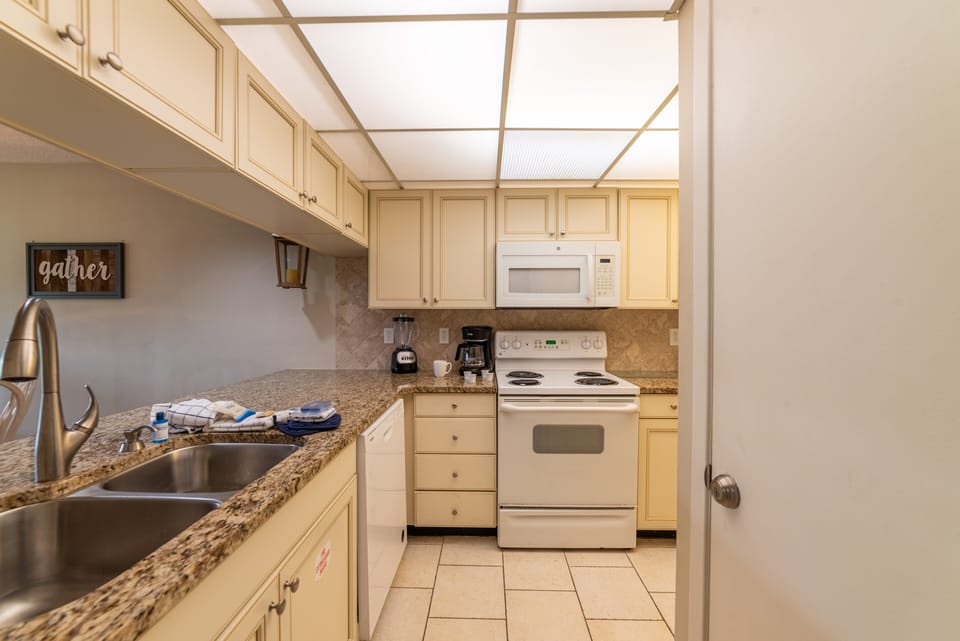 Well equipped kitchen with a view!