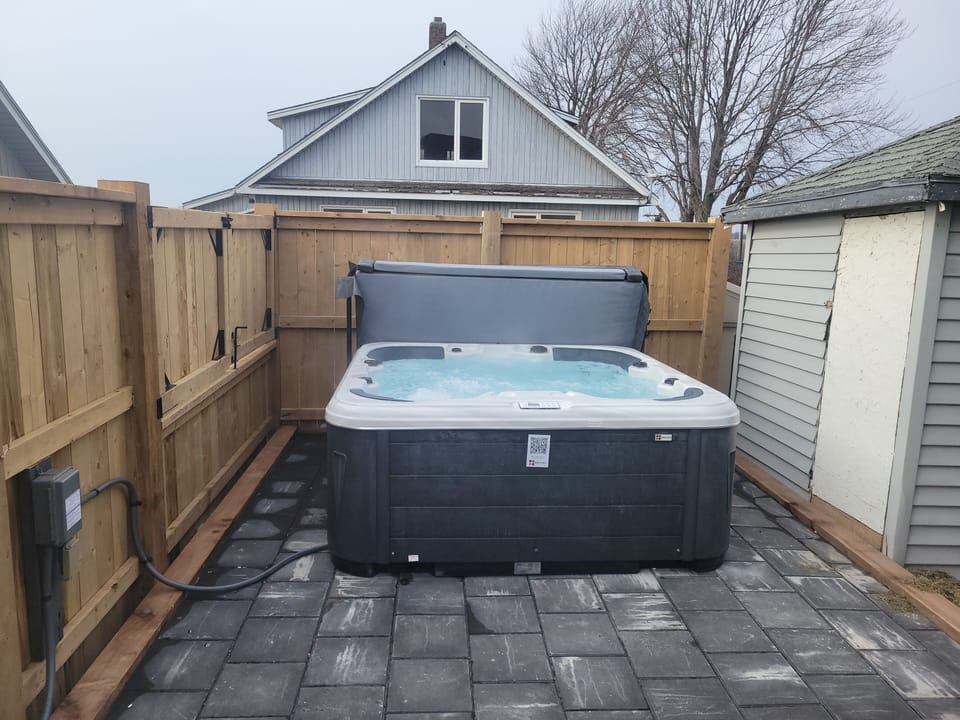 hot tub at day time 