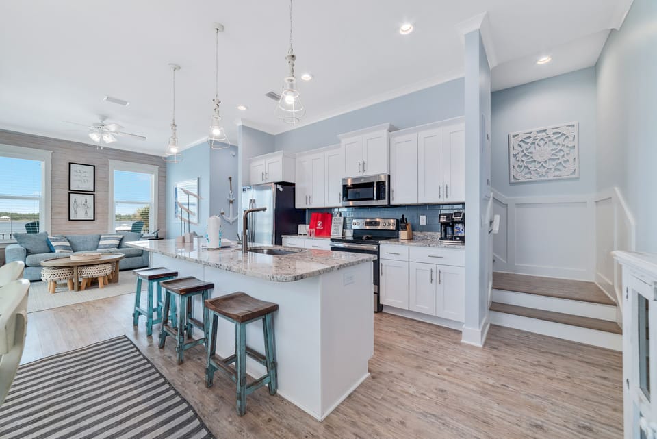 Breakfast bar and kitchen