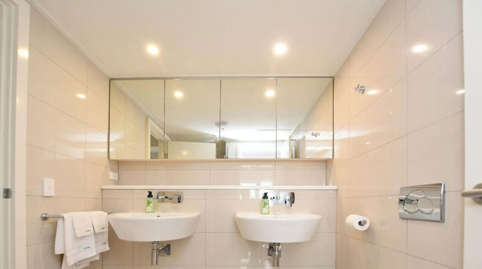 Two-way Shower Room