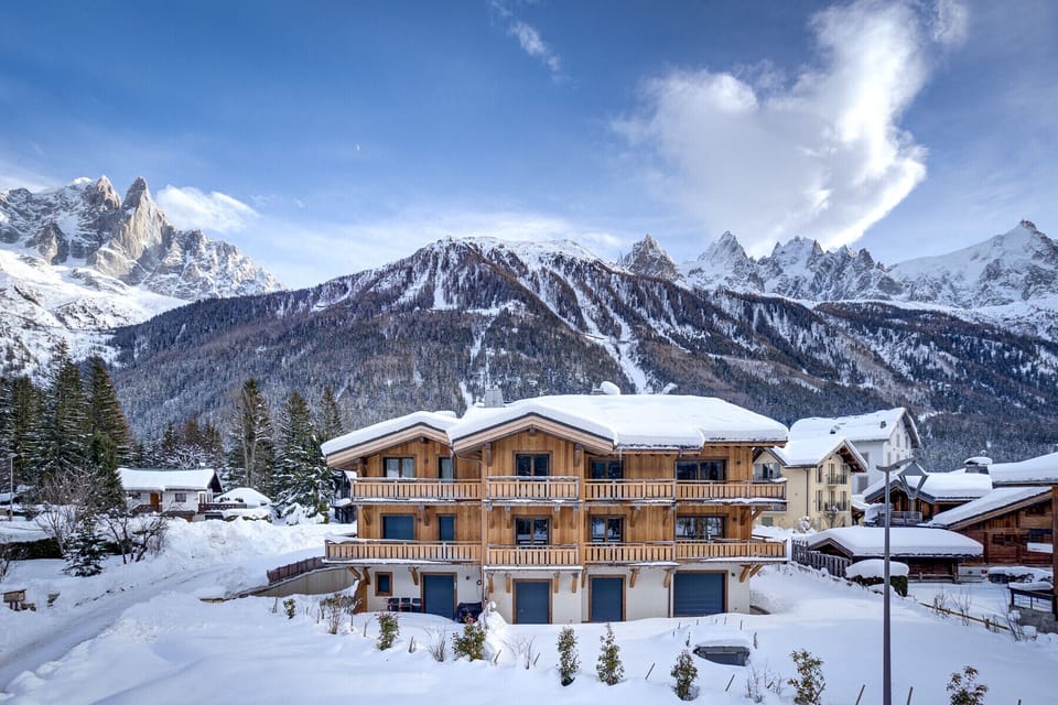Fantastic location opposite the telecabin to Flegere ski area