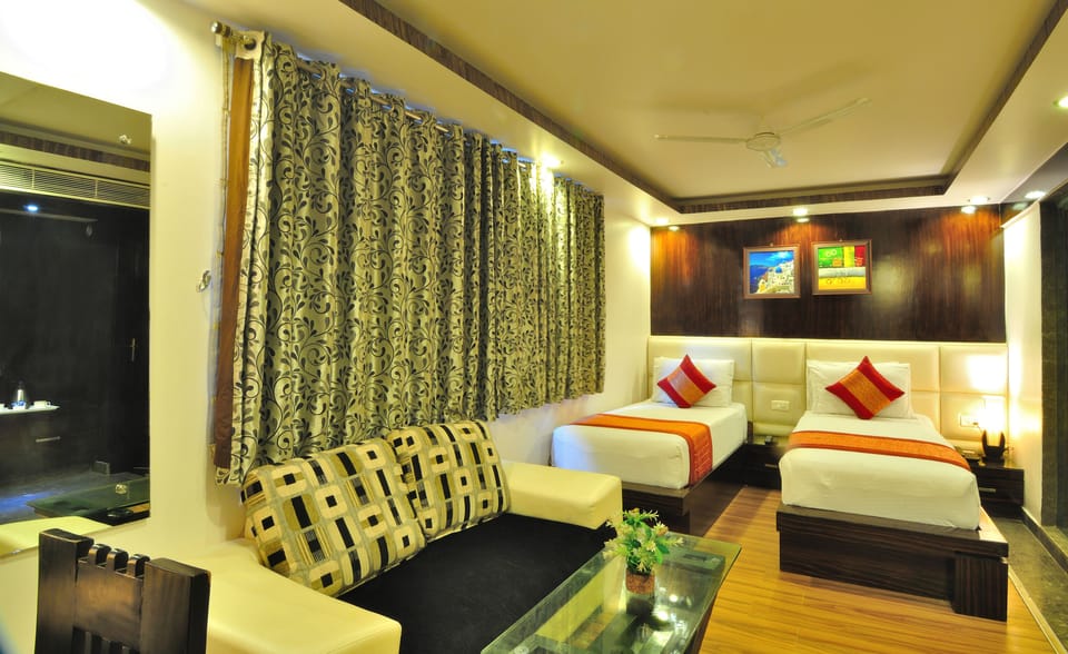 Suite | Individually furnished, desk, soundproofing, free WiFi