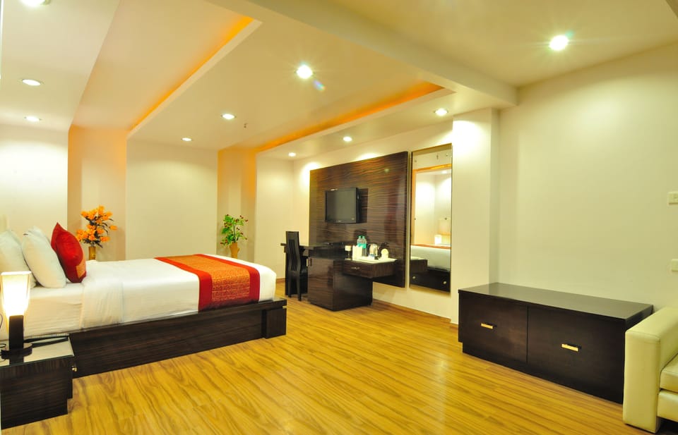 Deluxe Room | Individually furnished, desk, soundproofing, free WiFi