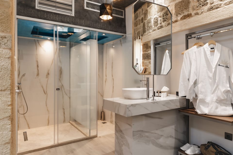 Deluxe Double Room | Bathroom | Shower, designer toiletries, hair dryer, bathrobes