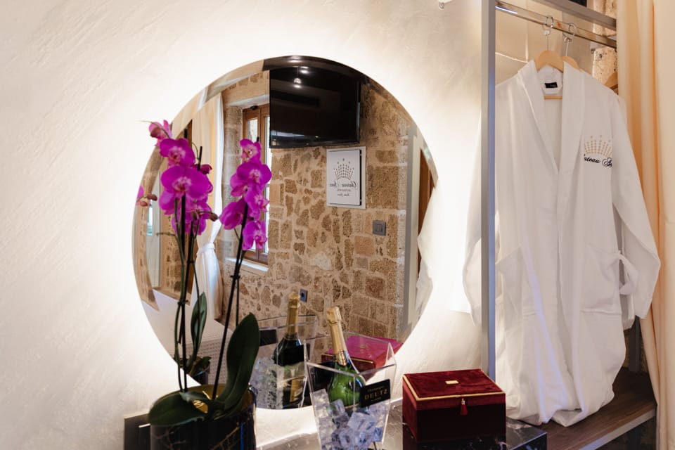 Junior Studio Suite | Premium bedding, pillowtop beds, minibar, blackout drapes