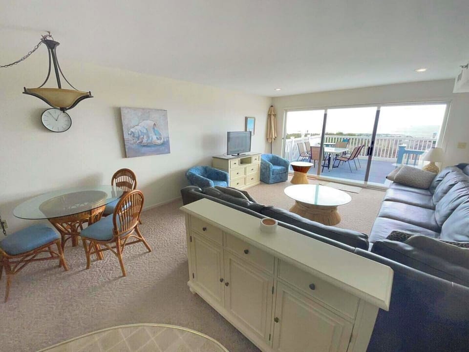 LIVING-AREA