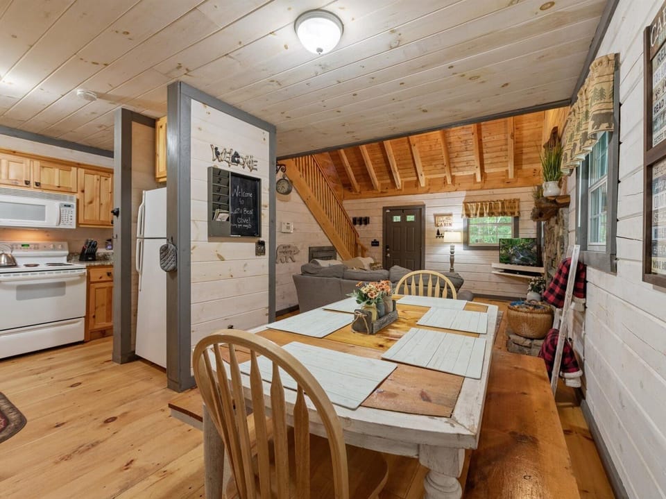 Lazy Bear Cove- Dining room table & chairs