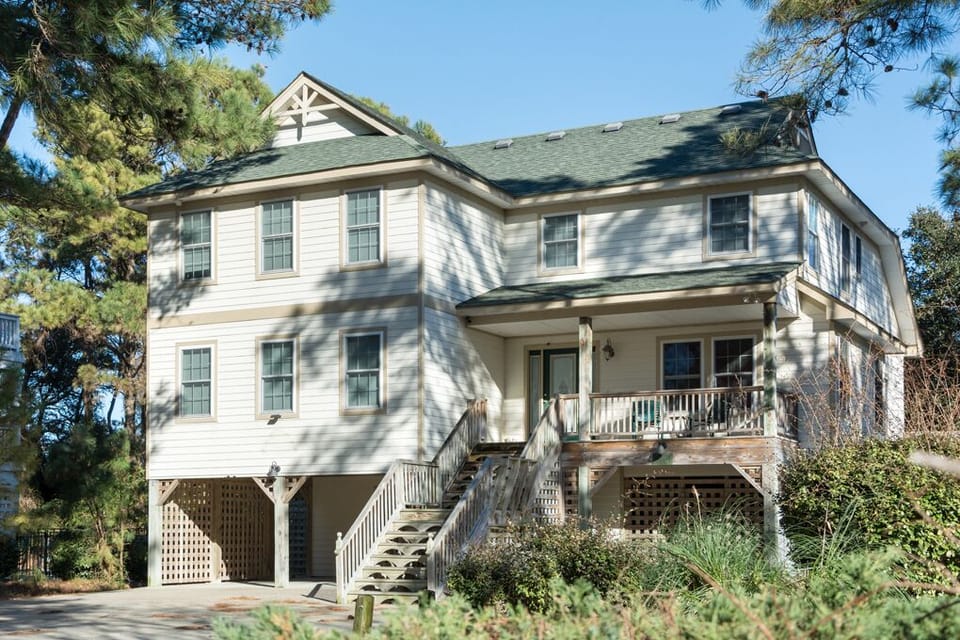 CL565: Hampton Street Retreat l Front Exterior