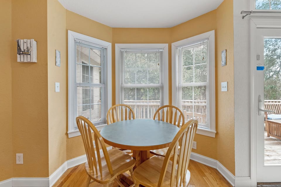 CL565: Hampton Street Retreat l Mid Level Kitchen - Breakfast Nook