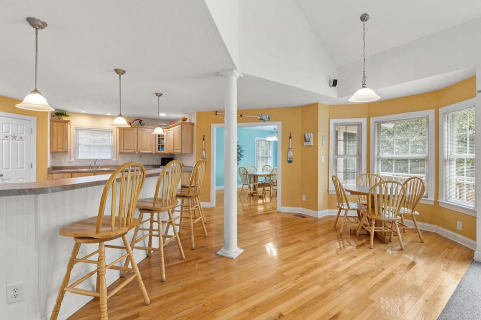 CL565: Hampton Street Retreat l Mid Level Kitchen And Dining Area Overview