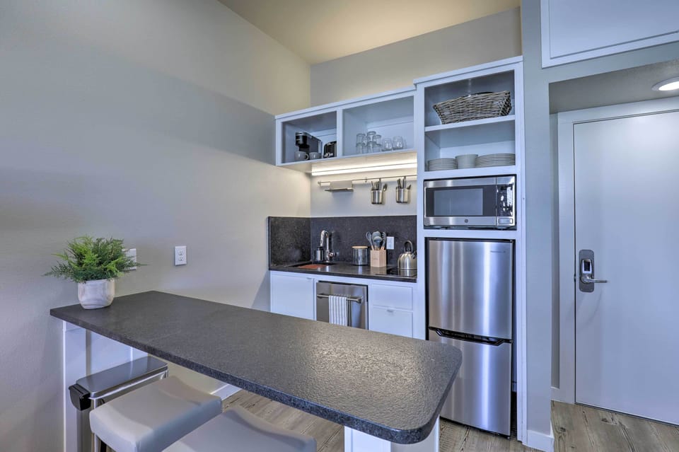 Kitchenette | Fully Equipped