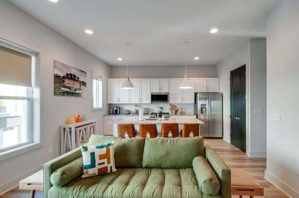 Experience this chic Nashville vacation rental, blending stylish design and modern comfort. Perfect for groups, it’s just moments from downtown nightlife. Create unforgettable memories in Music City!
