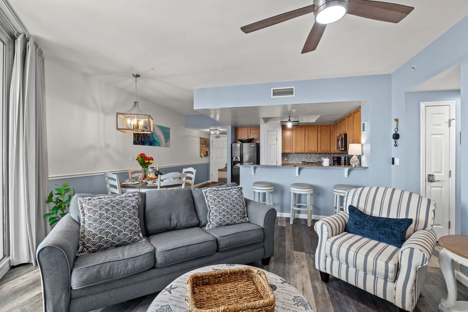 Open Floor Plan the Entire family to enjoy.  Queen Sleeper sofa