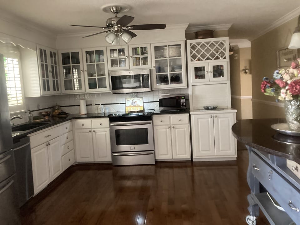 Top of the line appliances and granite counters 