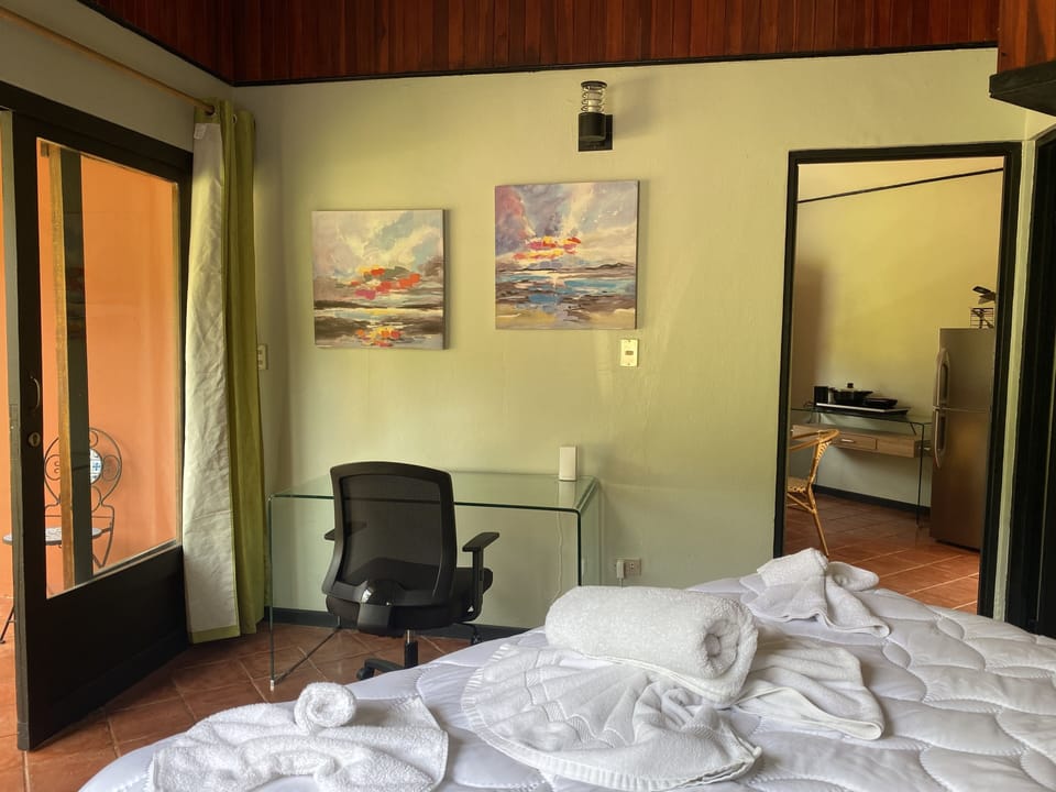 Deluxe Bungalow, 1 Queen Bed, Non Smoking, Kitchen | Desk, free WiFi, bed sheets