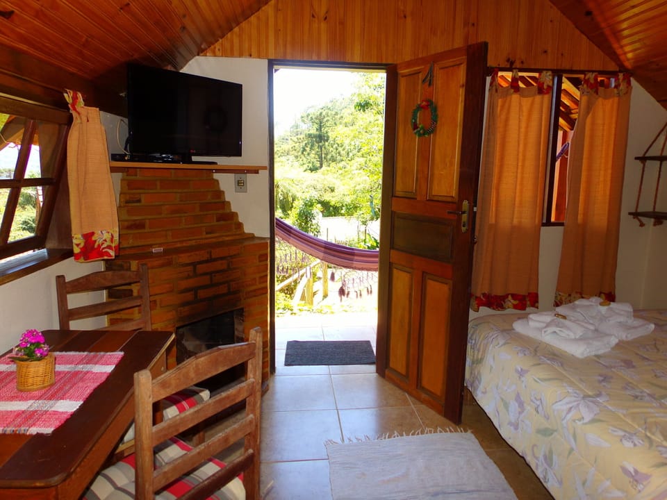 Traditional Chalet | Free WiFi, bed sheets