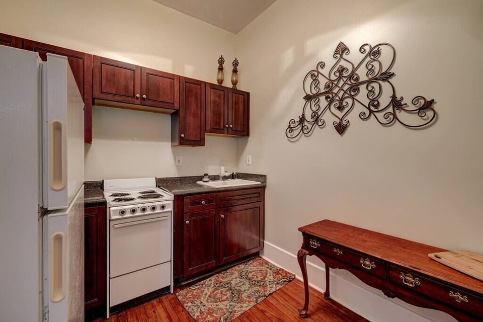 Full Kitchen 