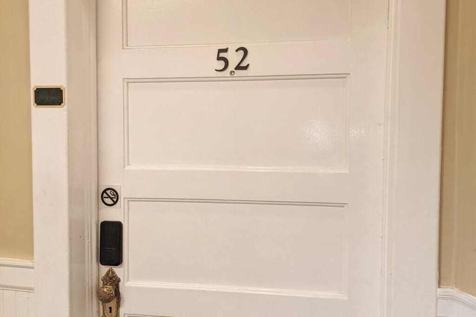 SELF CHECK-IN, Door Code available after booking