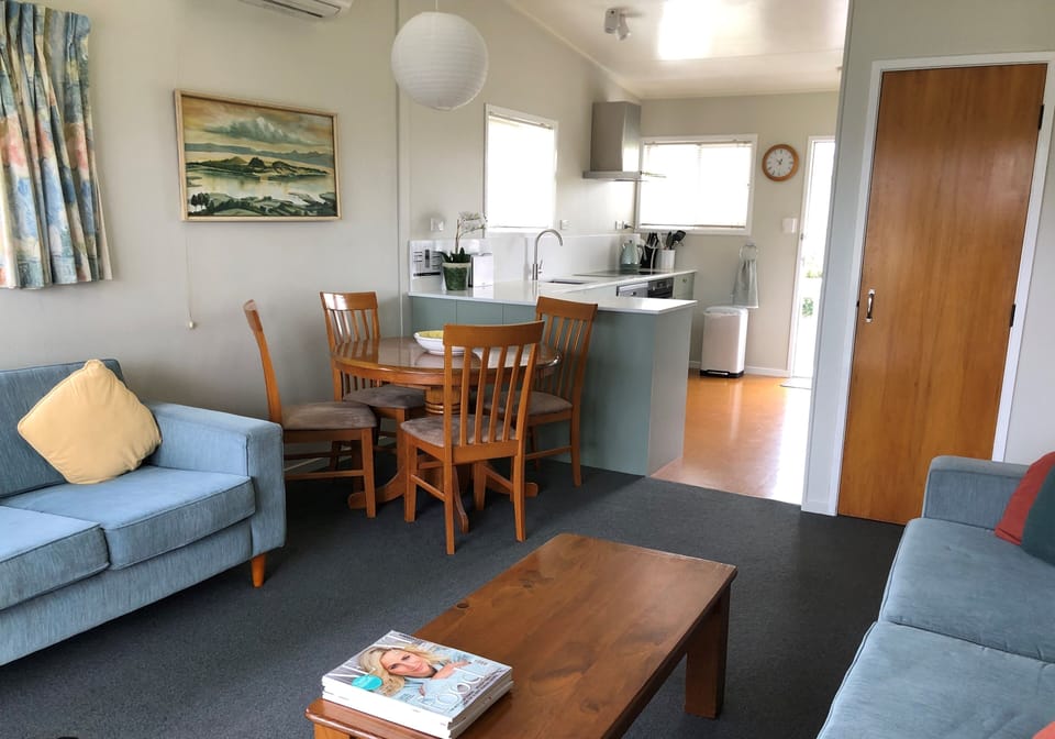 Lounge and kitchen 