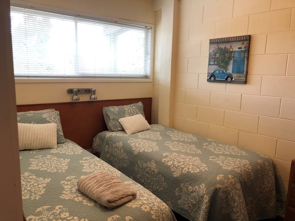 Upstairs twin single room 