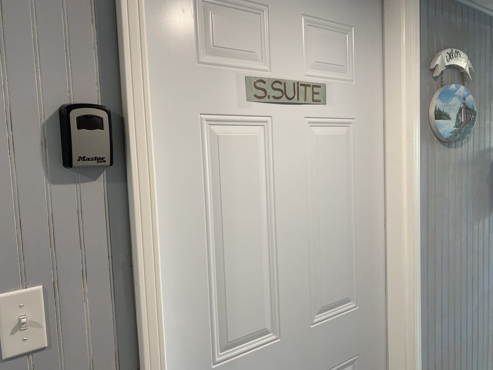 Key lock box by main door to the Suite. Passcode will be sent before arrival. 