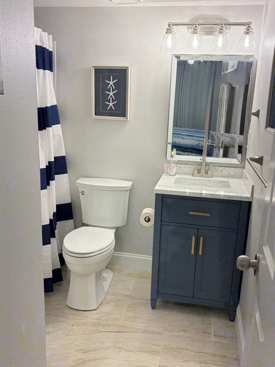 Master bathroom with Tub