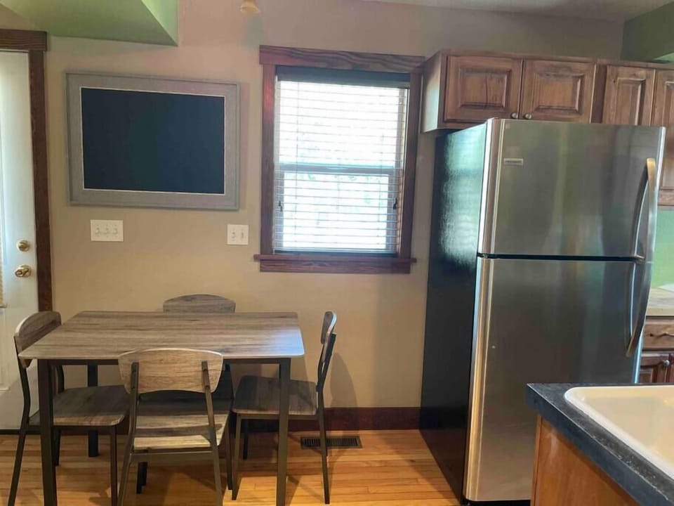 D7c5f243 51a2 45fb 8561 5c9cf8c3f6b0