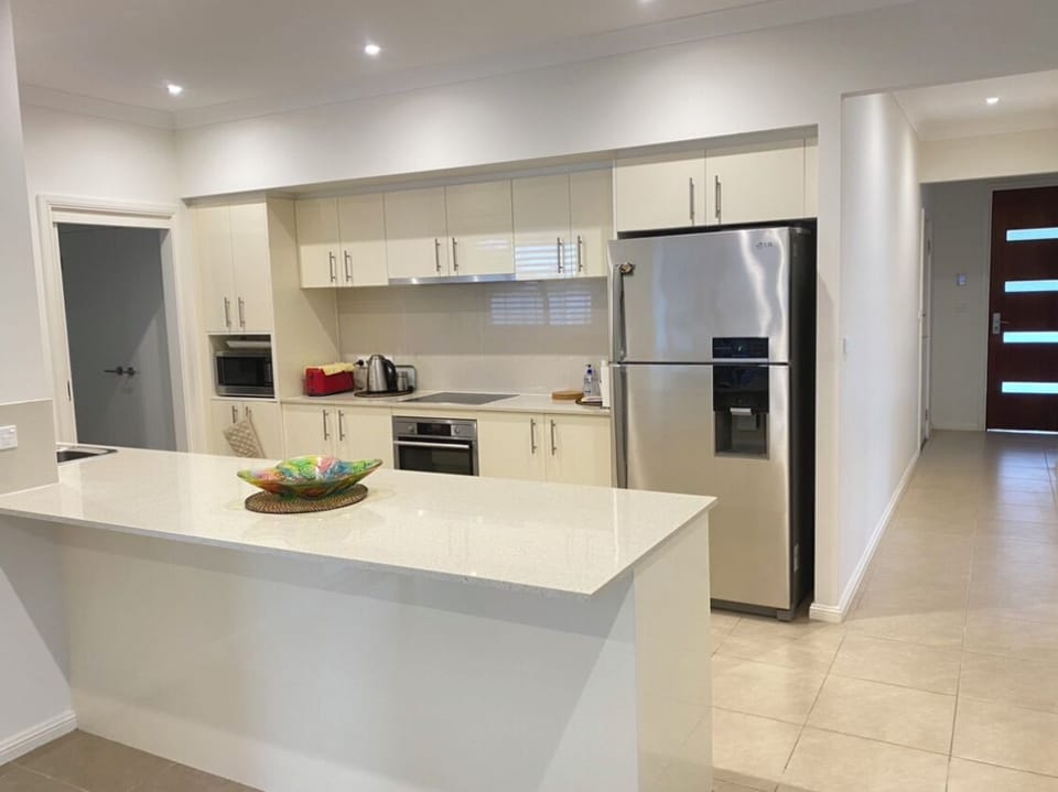 Kitchen - large bench tops ideal for preparing & cooking up a treat! 