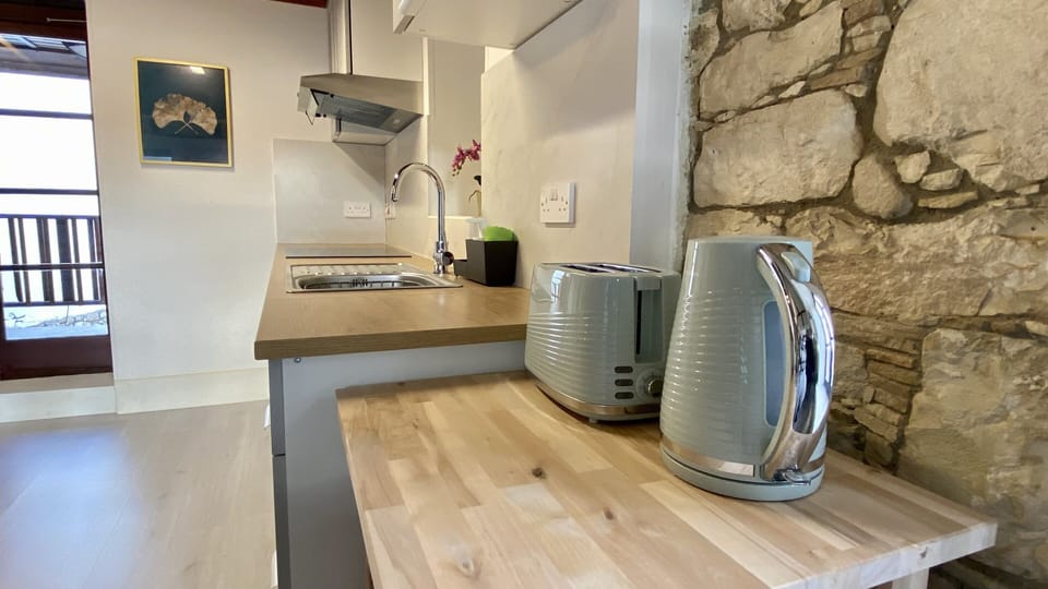 Design House | Private kitchen | Fridge, microwave, oven, stovetop