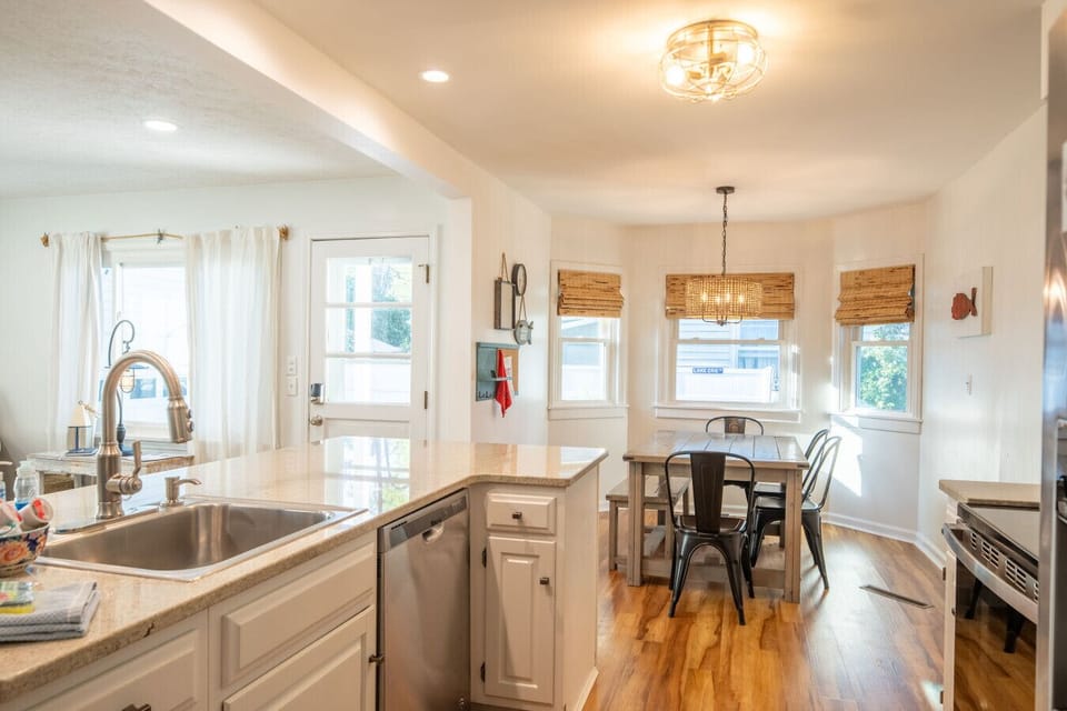 Updated Kitchen and Dining Nook
