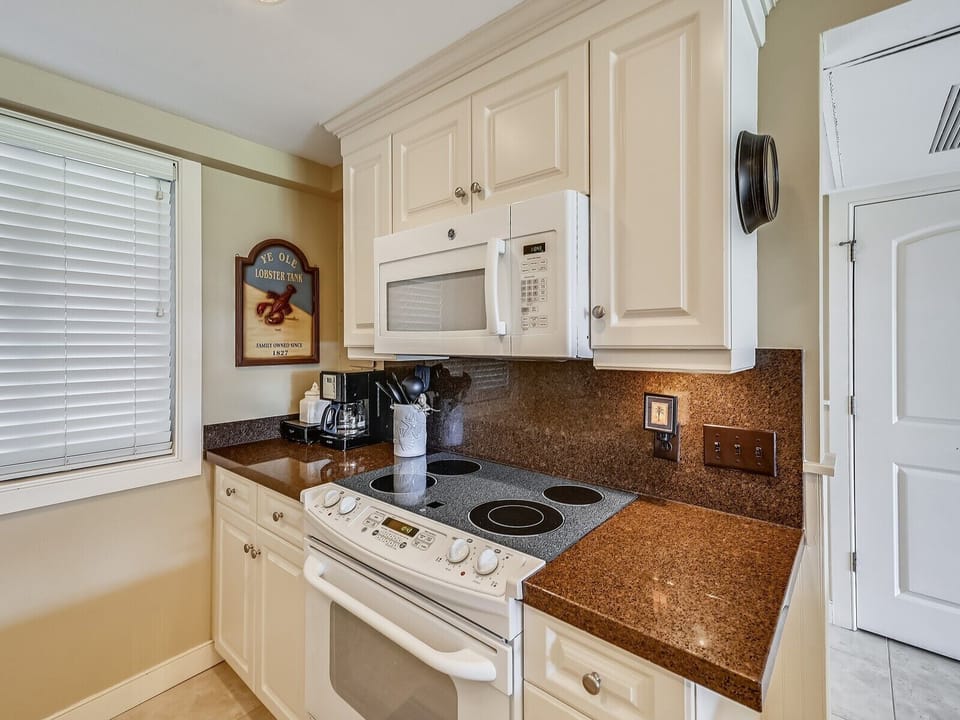 Kitchen at 4201 Island Club