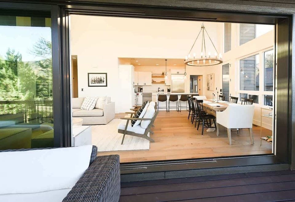 Front Deck into LR