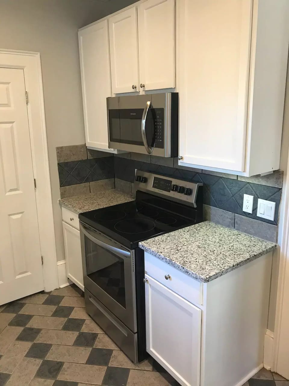 All kitchen amenities provided