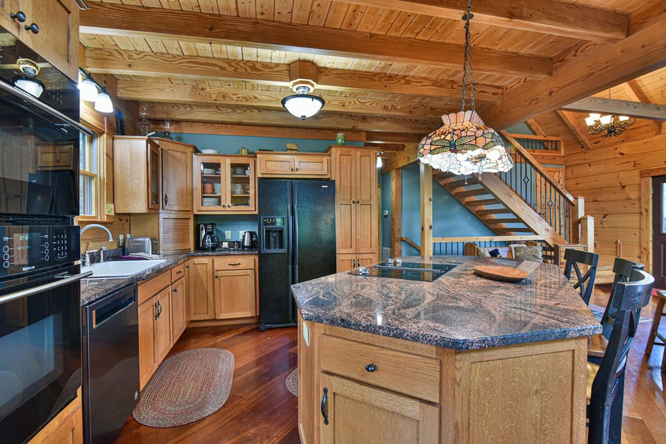 SIDE OF KITCHEN