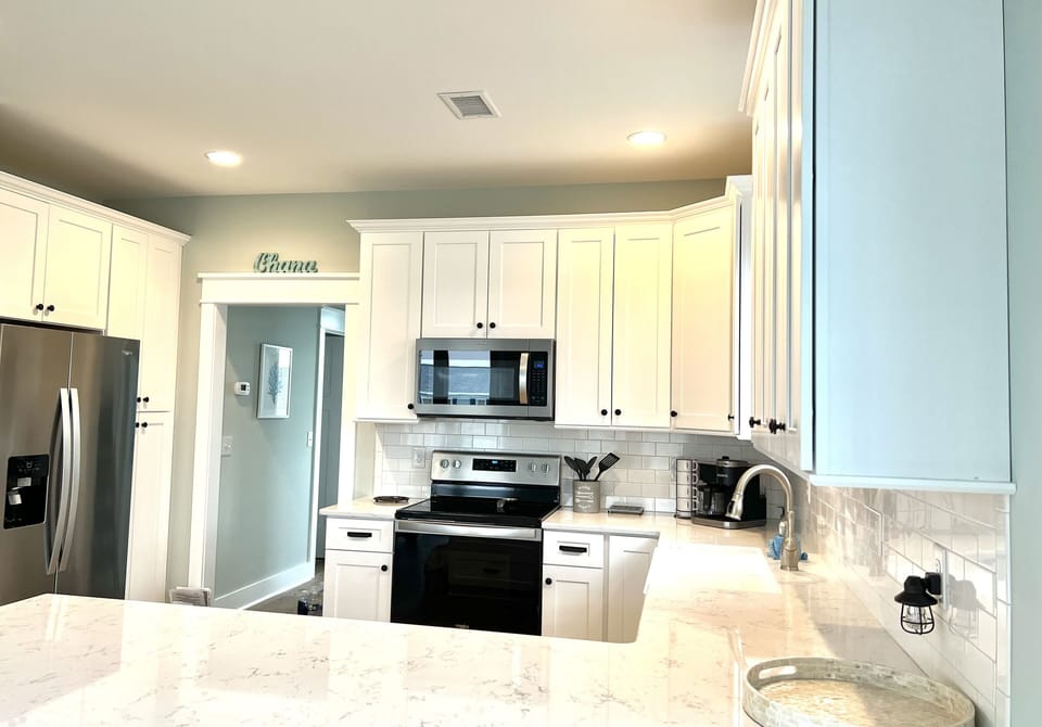 A Bright and Cheerful Kitchen 😎