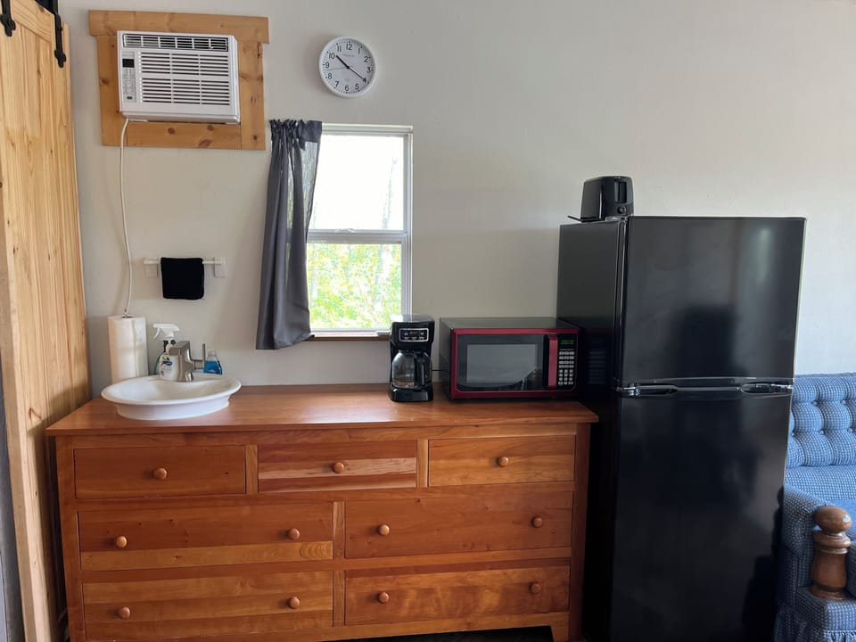 Main room amenities 