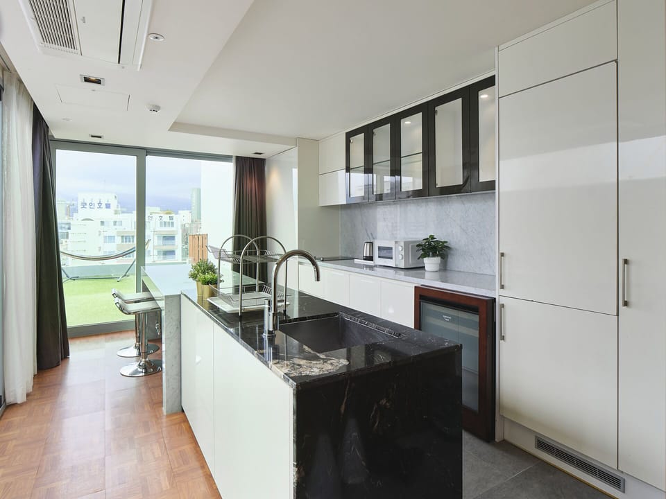 Penthouse - Max 4, Top Floor | Private kitchen | Microwave