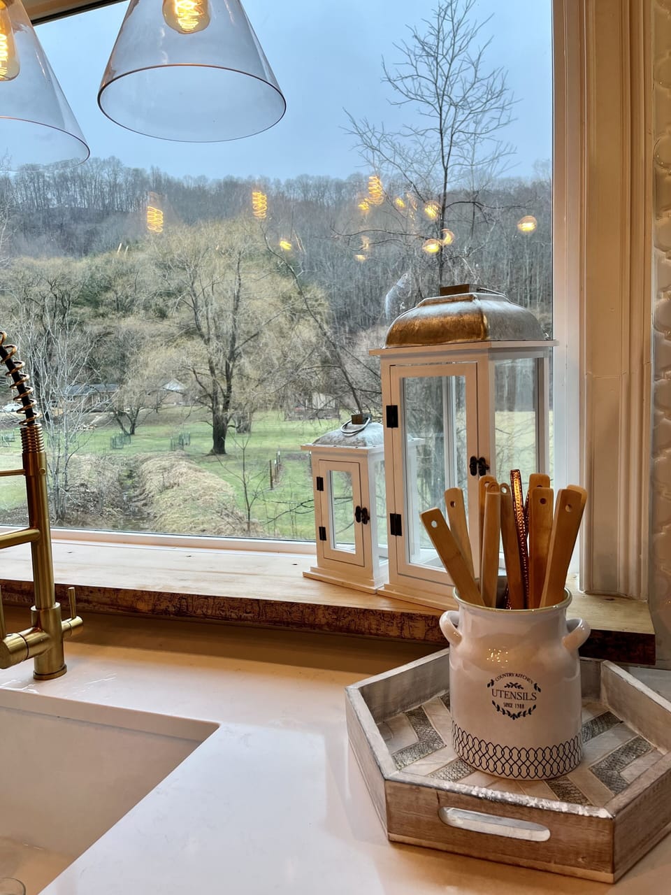 Kitchen picture window