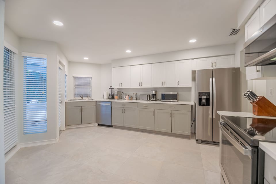 Fully equipped kitchen: stainless appliances, Keurig, drip coffee & dishwasher.