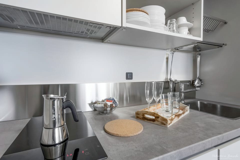 Deluxe Apartment | Private kitchen | Electric kettle
