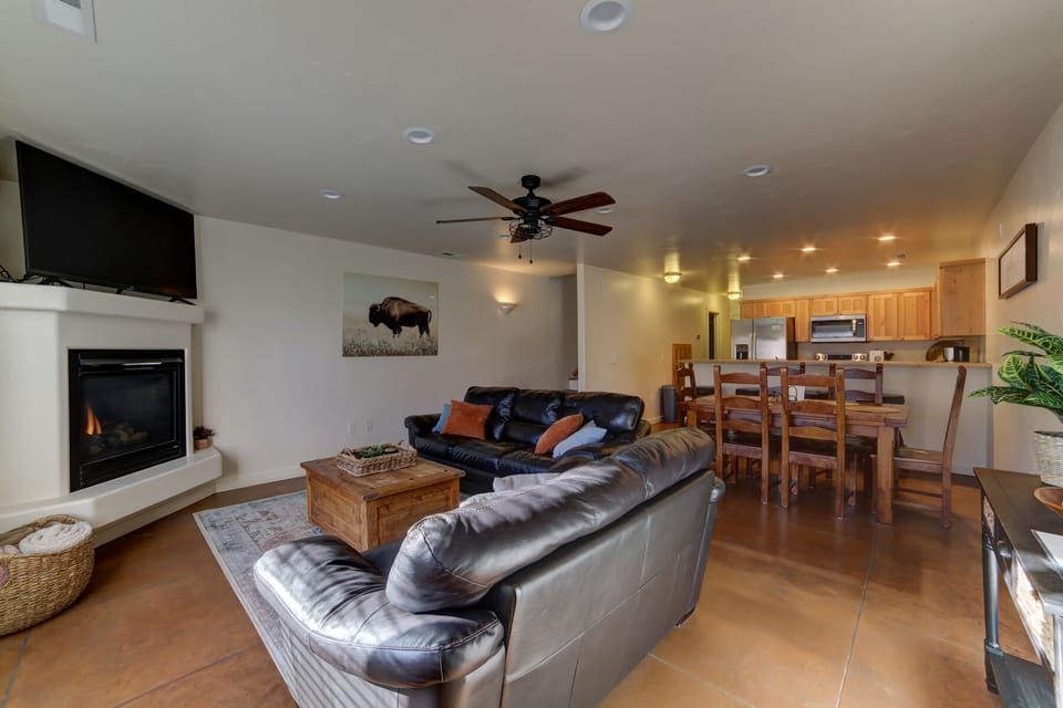 Gas fireplace that heats the bottom floor nicely!