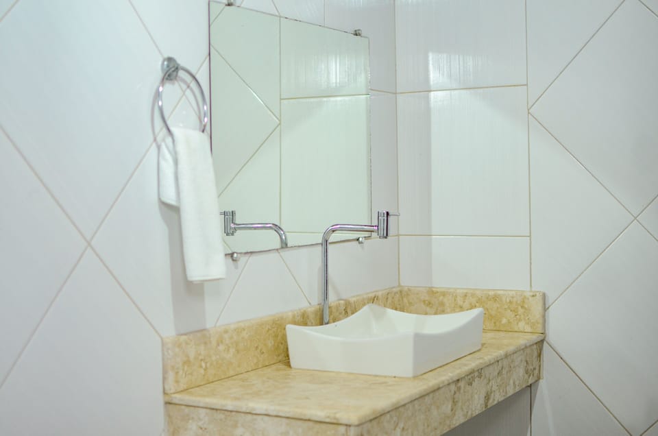 Superior Quadruple Room | Bathroom | Shower, towels
