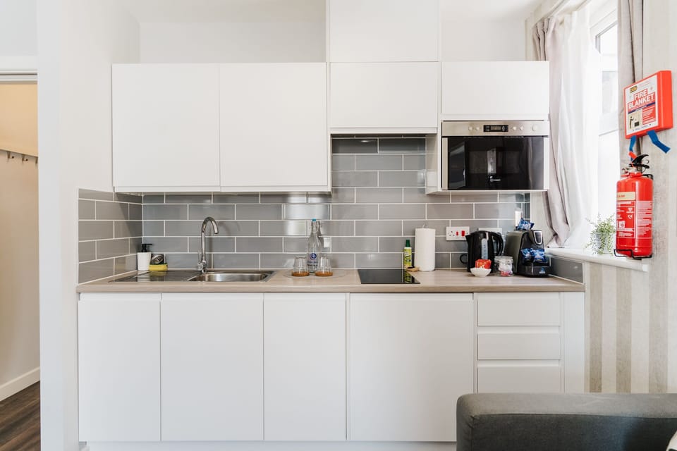 Signature Suite, Non Smoking, Kitchenette | Private kitchenette | Mini-fridge, microwave, stovetop, espresso maker