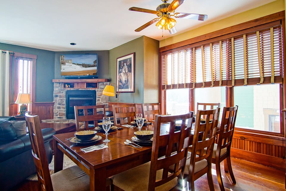 The dining room is located on the 2nd level.