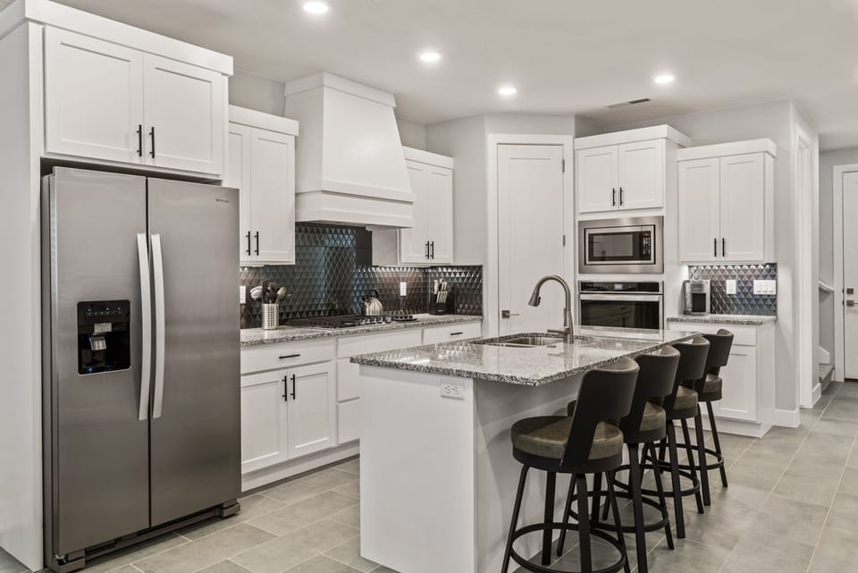 Townhome, 5 Bedrooms | Private kitchen | Fridge, oven, coffee/tea maker, toaster