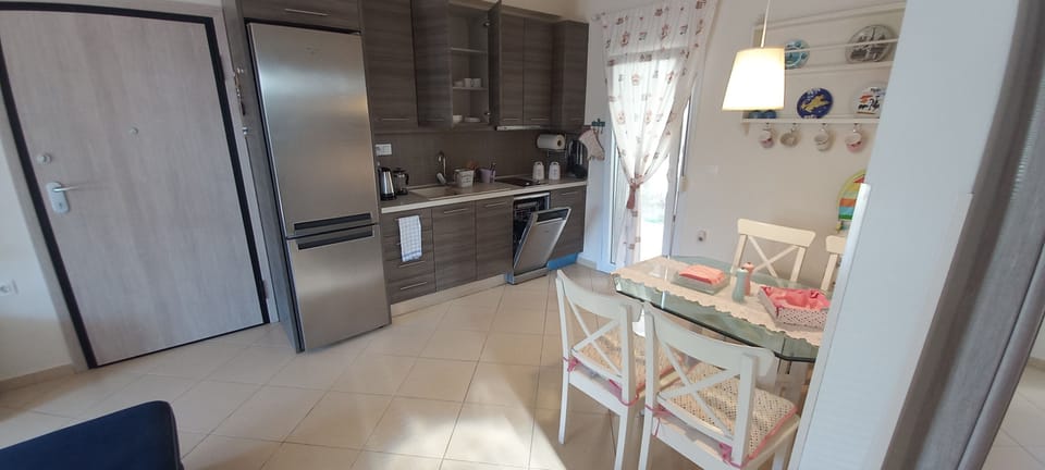 Apartment, 2 Bedrooms, Accessible, Balcony | Private kitchen