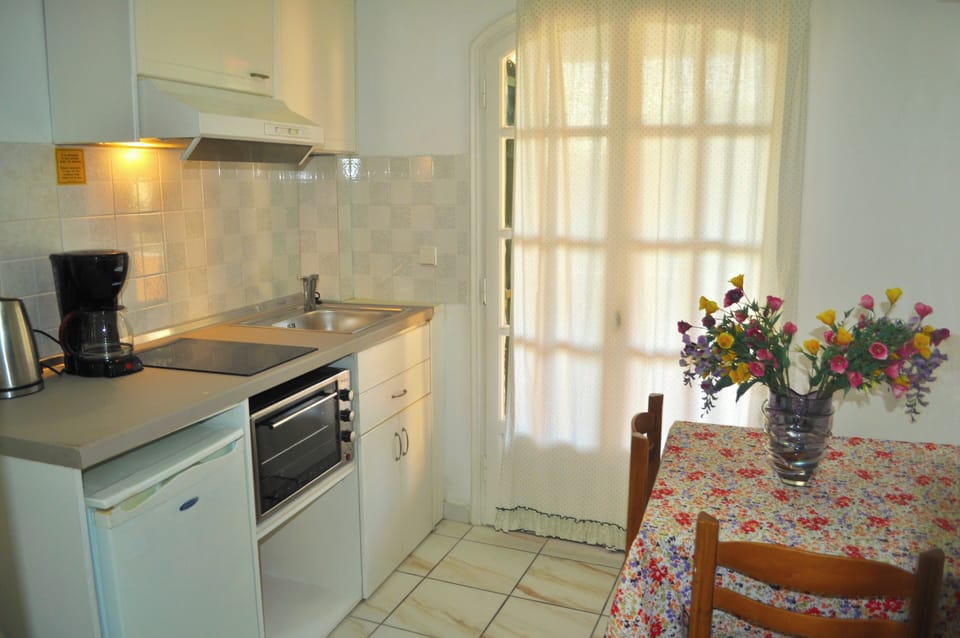 Apartment, 1 Bedroom, Smoking, Balcony | Dining