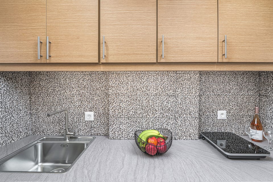 Deluxe Room | Private kitchen | Stovetop, coffee/tea maker, toaster, blender