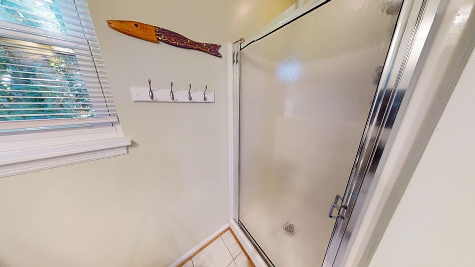 Flip-Flop-Casual-Bathroom